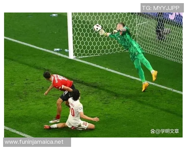 12号足球明星背影展现的坚韧与荣耀背后故事揭秘 12号足球明星背影展现的坚韧与荣耀背后故事揭秘