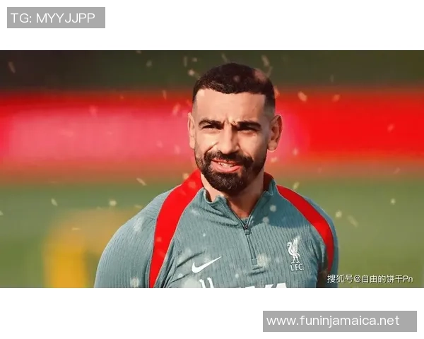 足球明星的笑容背后隐藏的故事与情感解析