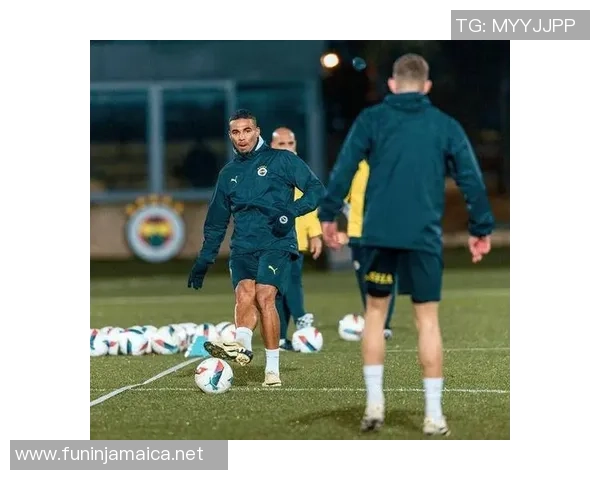 逆境中的足球明星:如何在困境中重塑自我与荣耀 逆境中的足球明星:如何在困境中重塑自我与荣耀