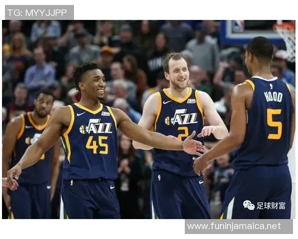 重庆足球队的耐力挑战与发展探讨聚焦球队未来的竞技状态与训练策略 重庆足球队的耐力挑战与发展探讨聚焦球队未来的竞技状态与训练策略